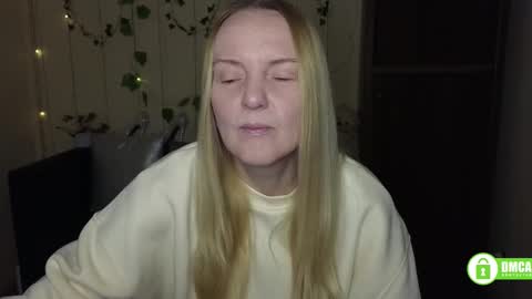 Snapshot of bella_hadatt chatting on 03.16.26 Bella online show from 03.16.26