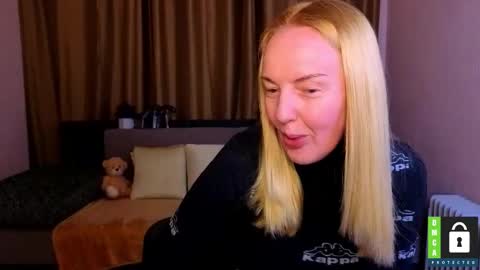 Snapshot of bella_hadatt chatting on 03.20.26 Bella online show from 03.20.26