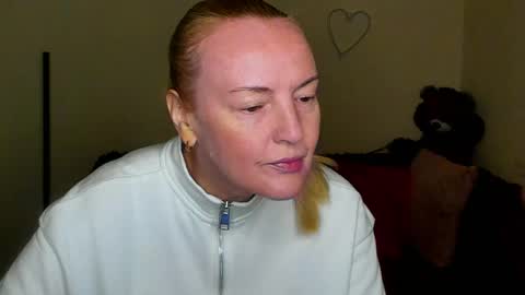 Snapshot of bella_hadatt chatting on 03.31.26 Bella online show from 03.31.26