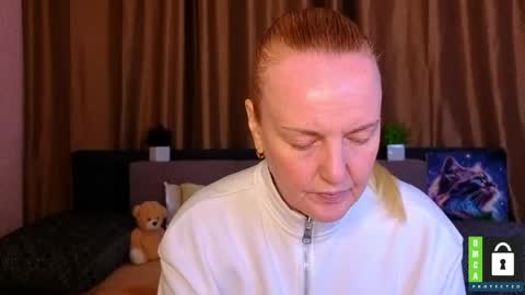 Snapshot of bella_hadatt chatting on 04.01.26 Bella online show from 04.01.26