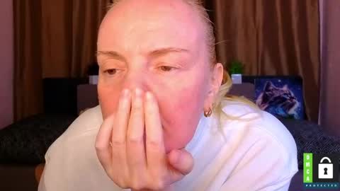 Snapshot of bella_hadatt chatting on 04.01.26 Bella online show from 04.01.26