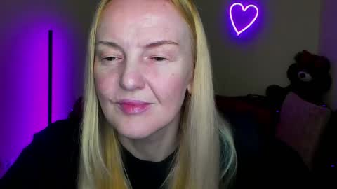 Snapshot of bella_hadatt chatting on 04.04.26 Bella online show from 04.04.26