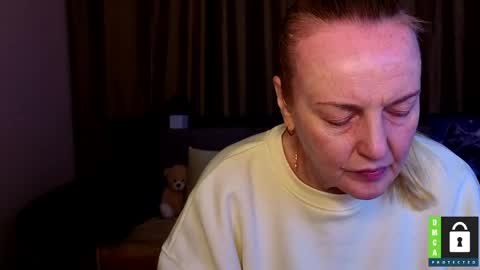 Snapshot of bella_hadatt chatting on 04.05.26 Bella online show from 04.05.26