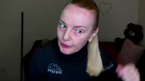 Snapshot of bella_hadatt chatting on 04.07.26 Bella online show from 04.07.26