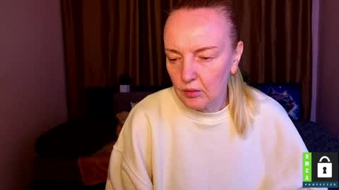 Snapshot of bella_hadatt chatting on 04.09.26 Bella online show from 04.09.26