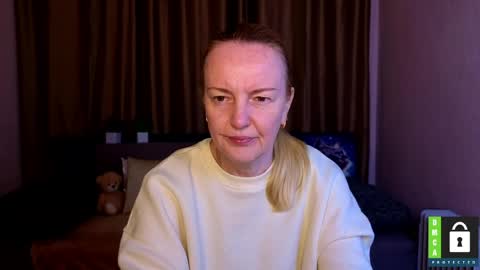 Snapshot of bella_hadatt chatting on 04.12.26 Bella online show from 04.12.26