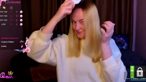 Snapshot of bella_hadatt chatting on 04.14.26 Bella online show from 04.14.26