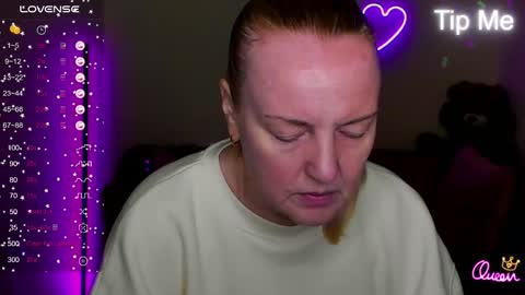 Snapshot of bella_hadatt chatting on 04.15.26 Bella online show from 04.15.26