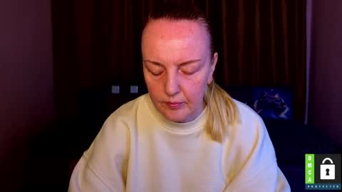 Snapshot of bella_hadatt chatting on 04.16.26 Bella online show from 04.16.26