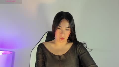 Snapshot of bella_hadid1_ chatting on 02.08.25 Laura online show from 02.08.25