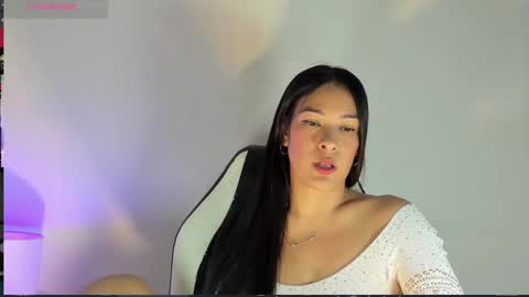 Snapshot of bella_hadid1_ chatting on 02.16.25 Laura online show from 02.16.25