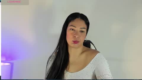 Snapshot of bella_hadid1_ chatting on 03.02.25 Laura online show from 03.02.25