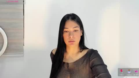 Snapshot of bella_hadid1_ chatting on 10.04.25 Laura online show from 10.04.25