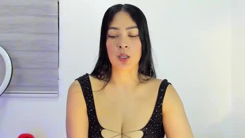 Laura online show from 12.20.25