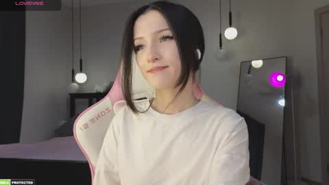 Bella next stream December 2 at 9pm gmt online show from 09.20.25