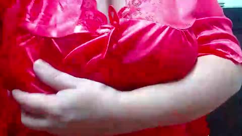Snapshot of bella_lady_1_ chatting on 12.23.24 lady online show from 12.23.24