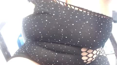 Snapshot of bella_lady_1_ chatting on 02.12.25 lady online show from 02.12.25