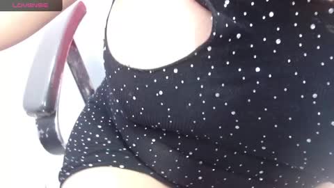Snapshot of bella_lady_1_ chatting on 02.15.25 lady online show from 02.15.25