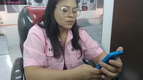 Snapshot of bella_lady_1_ chatting on 02.23.25 lady online show from 02.23.25