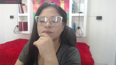 Snapshot of bella_lady_1_ chatting on 09.24.25 lady online show from 09.24.25
