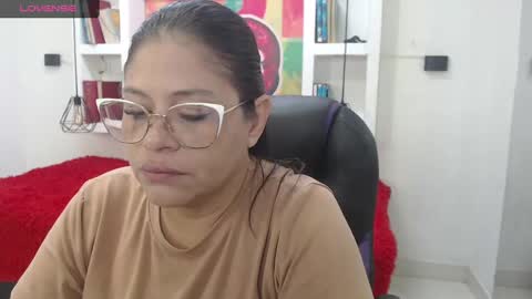 Snapshot of bella_lady_1_ chatting on 09.25.25 lady online show from 09.25.25