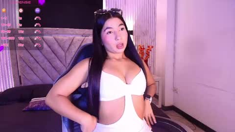 Snapshot of bella_martini_ chatting on 05.22.26 bella_martini_ online show from 05.22.26