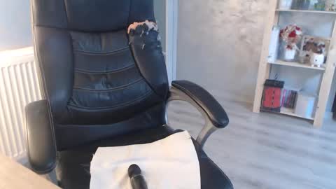 Snapshot of bella_miax chatting on 02.19.25 online show from 02.19.25