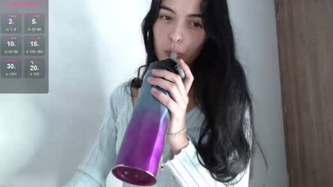 Snapshot of bella_musee chatting on 12.20.24 online show from 12.20.24