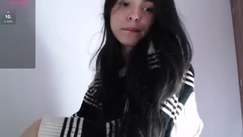 Snapshot of bella_musee chatting on 12.23.24 online show from 12.23.24