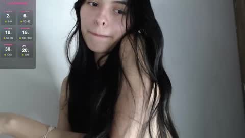 Snapshot of bella_musee chatting on 12.31.24 online show from 12.31.24