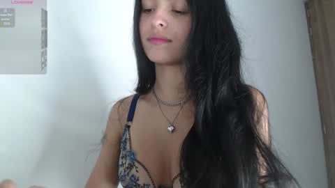 Snapshot of bella_musee chatting on 01.08.25 online show from 01.08.25