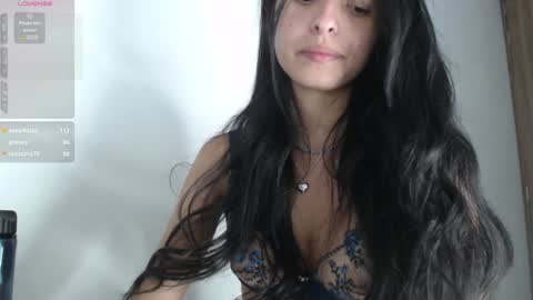 Snapshot of bella_musee chatting on 01.08.25 online show from 01.08.25