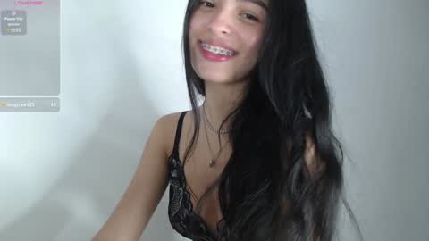 Snapshot of bella_musee chatting on 01.10.25 online show from 01.10.25