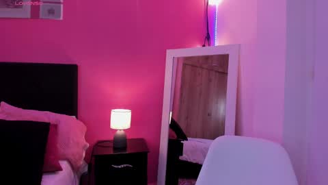 Bella Ponce  online show from 01.10.25