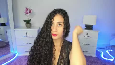 Bella Ponce  online show from 01.23.25
