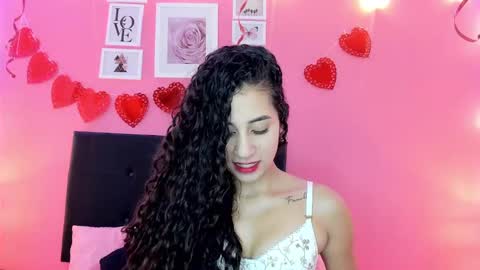 Bella Ponce  online show from 03.04.25