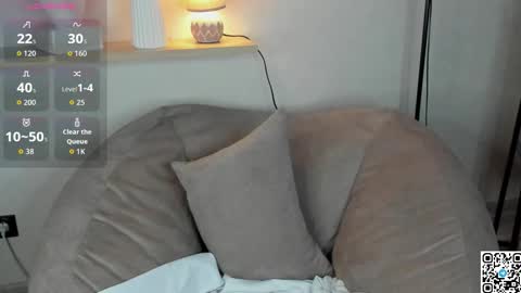 Snapshot of bella_ramsi chatting on 12.19.25 Linda Bella online show from 12.19.25