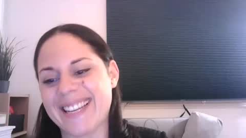 Snapshot of bella_sexy_feet chatting on 12.14.24 bella_sexy_feet online show from 12.14.24