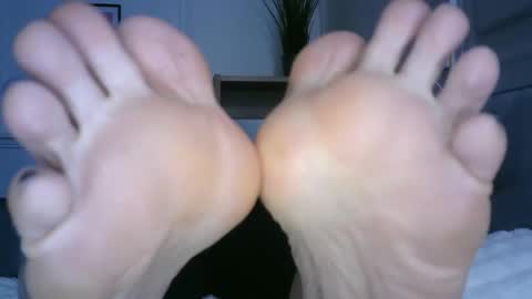 Snapshot of bella_sexy_feet chatting on 01.17.25 bella_sexy_feet online show from 01.17.25