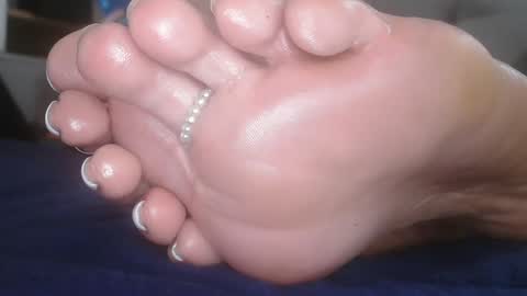 Snapshot of bella_sexy_feet chatting on 02.26.25 bella_sexy_feet online show from 02.26.25