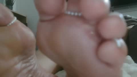 Snapshot of bella_sexy_feet chatting on 02.27.25 bella_sexy_feet online show from 02.27.25