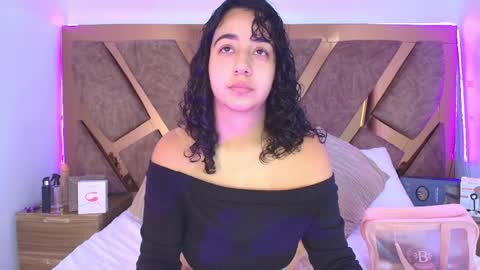 Snapshot of bella_swwan_ chatting on 04.11.26 Bella Swwan online show from 04.11.26