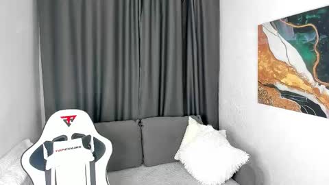 Hi I am Bella I am a first day here online show from 10.08.25