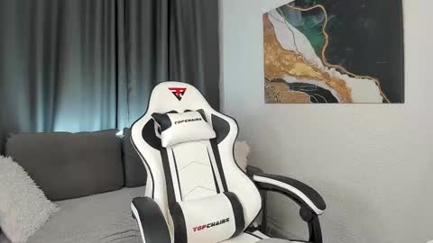 Hi I am Bella I am a first day here online show from 10.24.25