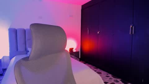 bellaastorm online show from 11.14.25