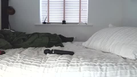 Bella Black online show from 12.15.25