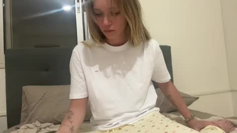 Snapshot of bellabloomx chatting on 05.28.26 Bella Bloom online show from 05.28.26