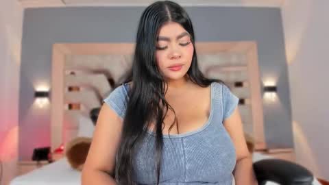 Snapshot of bellaboobs_ chatting on 11.19.25 bellaboobs_ online show from 11.19.25