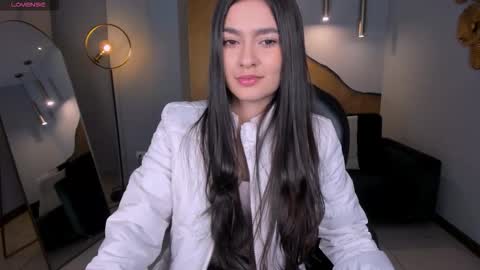 Snapshot of bellaclark1 chatting on 10.08.25 Bella online show from 10.08.25