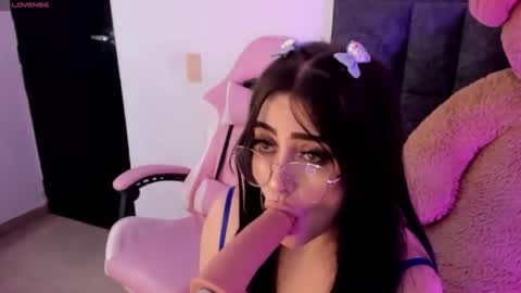 bella cruz online show from 04.16.26